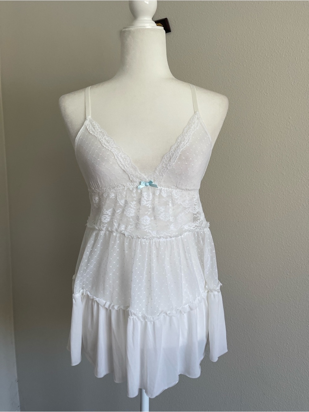 Gilligan & O'Malley White Lace Babydoll Chemise with Light Blue Bow